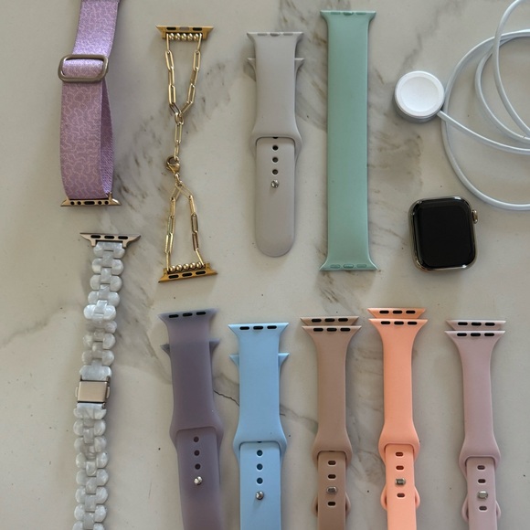 Apple Watch Series 7 - 41mm - Gold (WIFI+GPS) - Picture 2 of 10